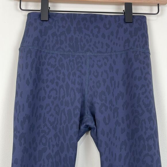 Peloton Leggings Women's XS Blue Cheetah Print 7/8 Length Athletic - Picture 2 of 9